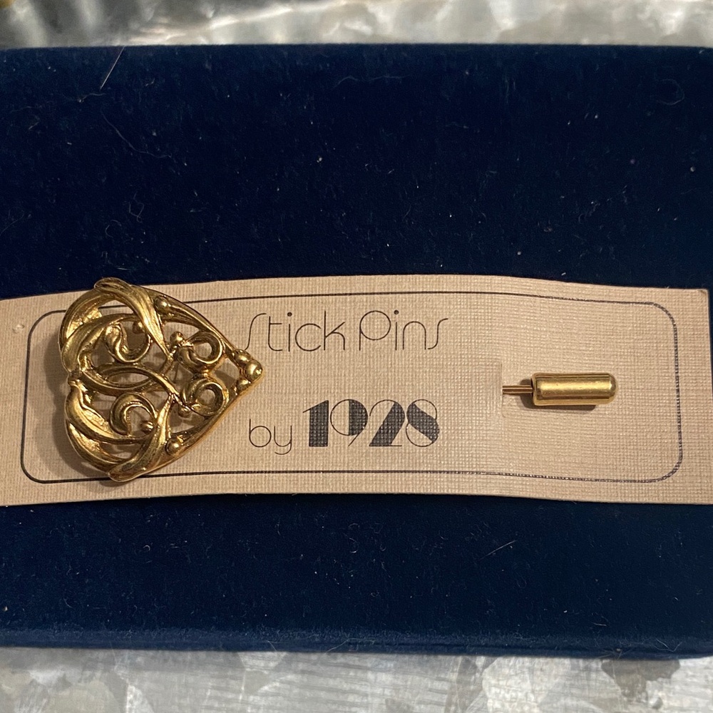 1928 Gold Filigree Stick Pin